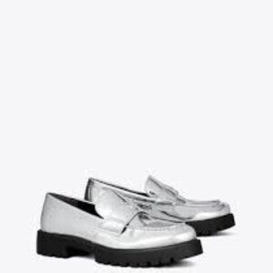 NIB Tory Burch classic LUG loafer  silver